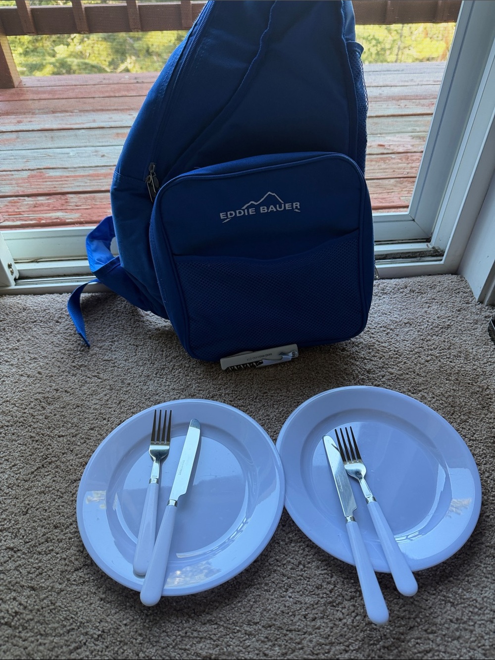 Eddie Bauer White Dinner Plate and Cutlery Set with Blue Logo Cooler Backpack